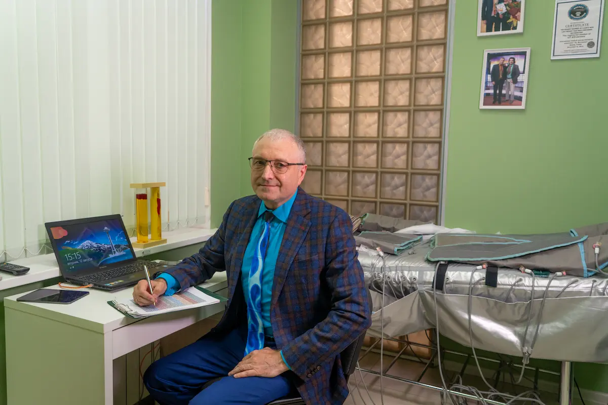 Андрей Бобровский — основатель санатория «Тюрьма для жира» Бобровский Андрей Вениаминович, врач-диетолог и психотерапевт, основатель санатория Тюрьма для жира, о медицинском похудении