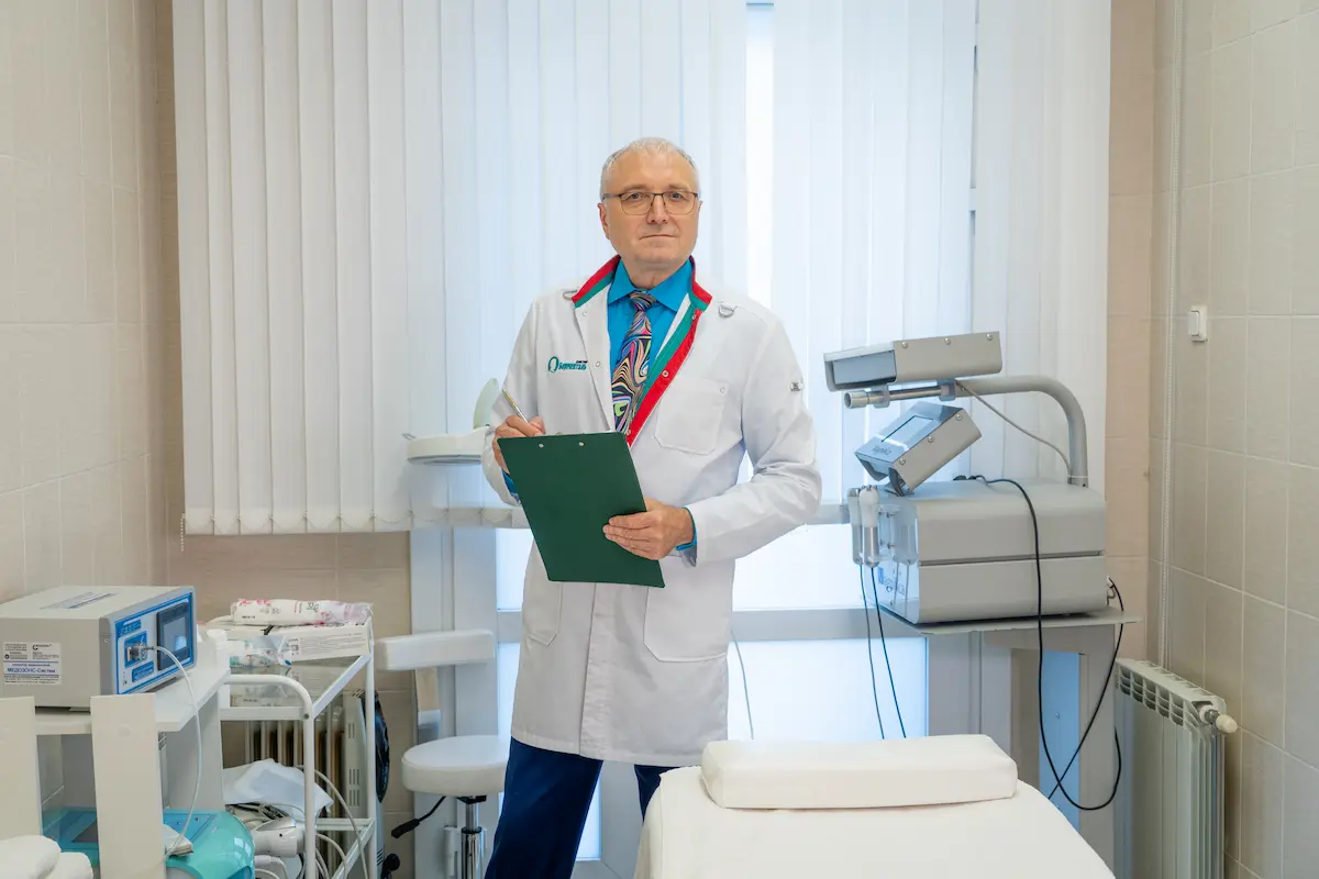 Андрей Бобровский о лечебном голодании Бобровский Андрей Вениаминович, врач-диетолог, санаторий Тюрьма для жира, о голодании на воде 36 часов